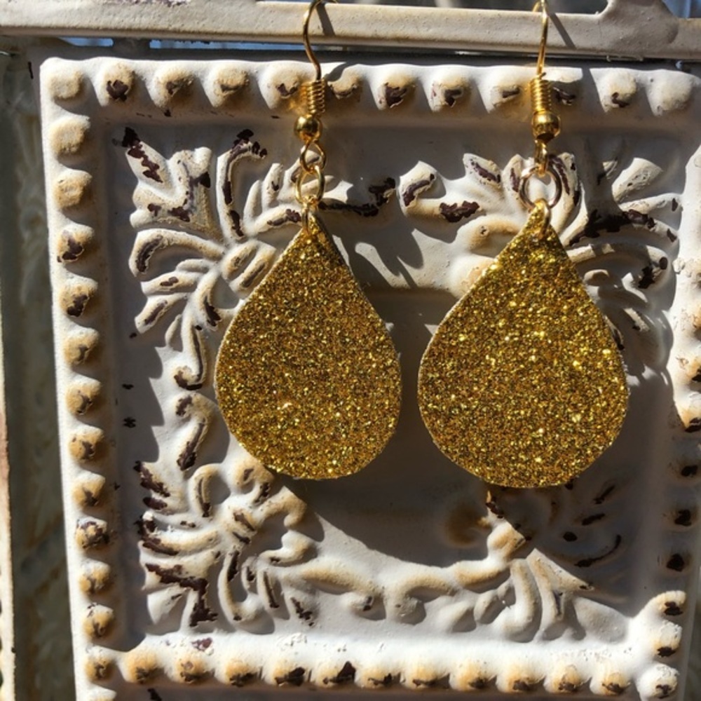 Gold Sparkling Earrings - Picture 3 of 4